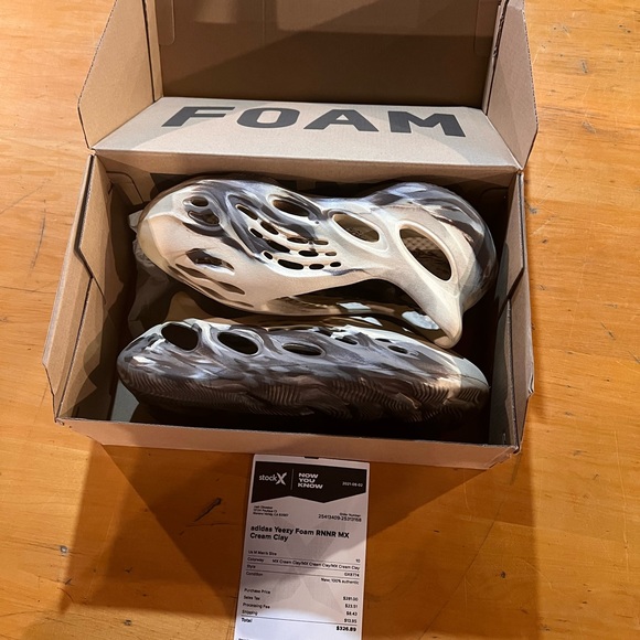 Yeezy foam RNNR MX Cream Clay - Picture 3 of 10